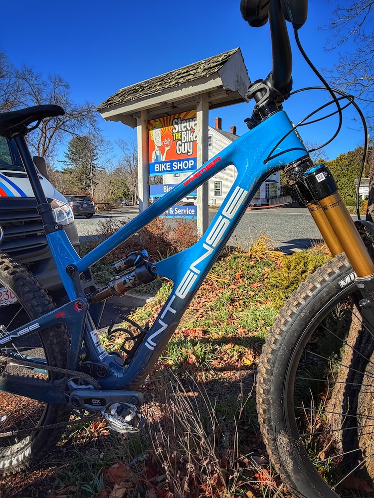 Intense MTB in front of the Shop